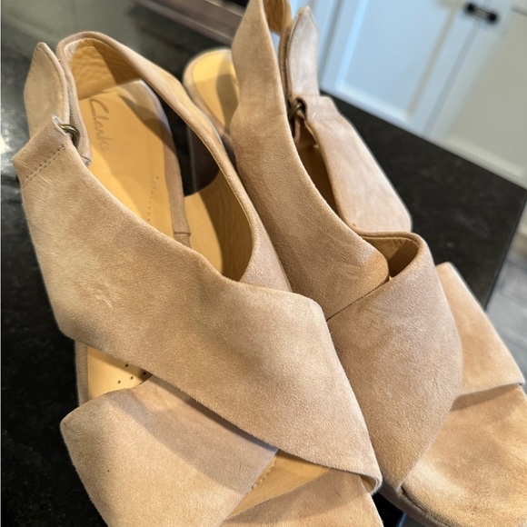 Clarks Women's Beige Suede Sandals - Picture 1 of 4